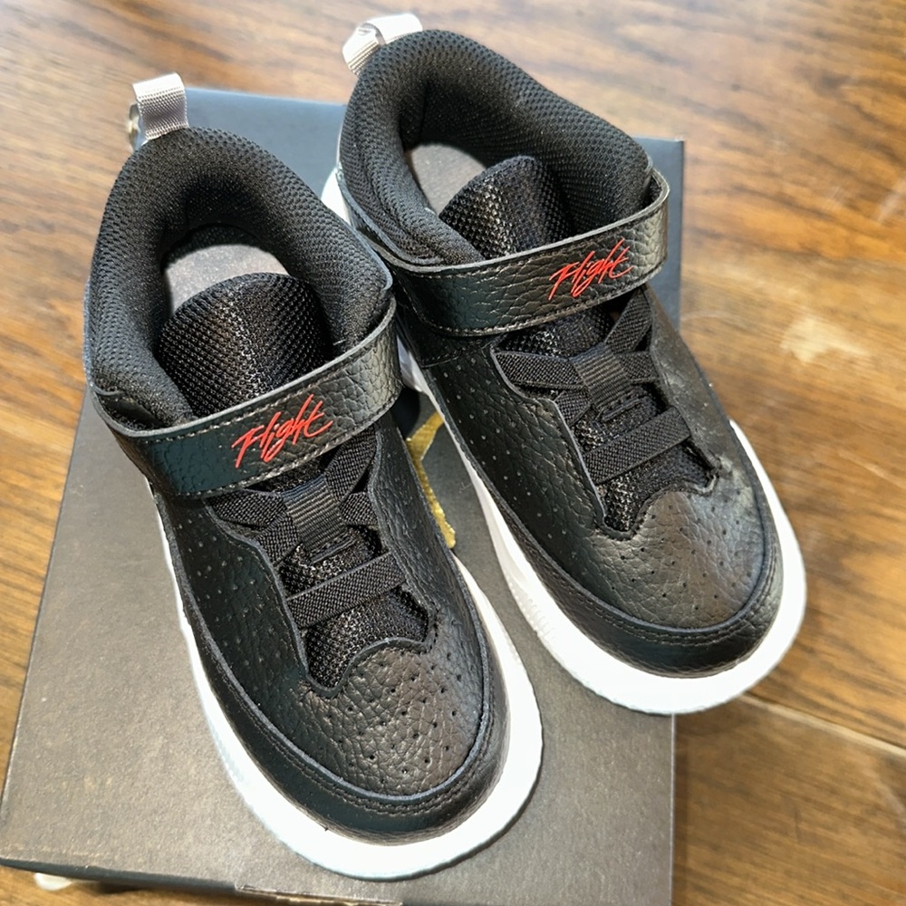 Jordan max aura 5 toddler 9c size - Picture 4 of 7